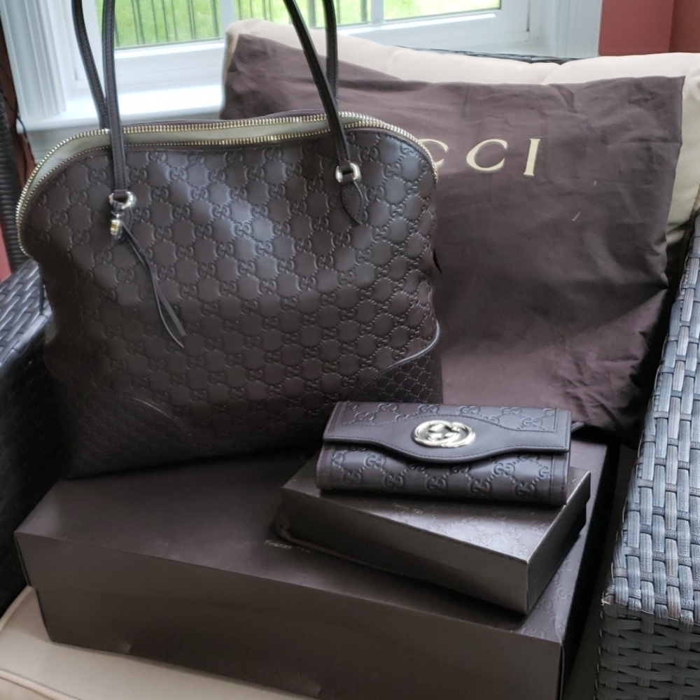 Authentic Gucci leather handbag w/ matching wallet